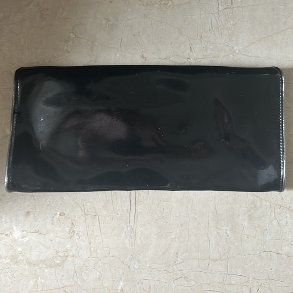 Laila Rowe Faux Patent Leather Envelope Clutch - Picture 3 of 3